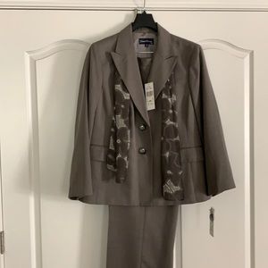 Evan Picone 2pc Suit